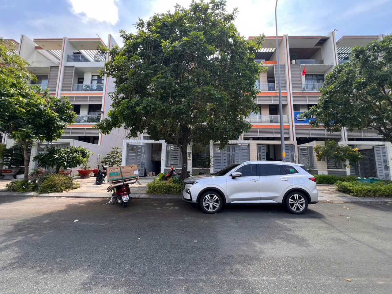 Nhà phố 5 tầng cao cấp Vạn Phúc City