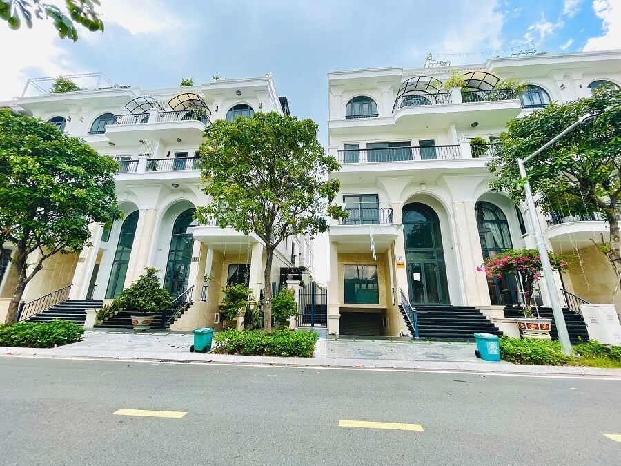 Bán gấp nhà phố 9x21 189m2 có sân vườn kế TTTM