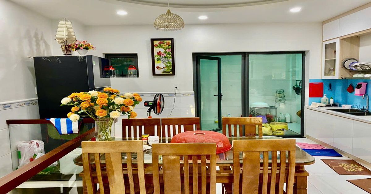 Nhà phố 5x22 mặt tiền đường 20m hoàn thiện giá rẻ. - Hình 1
