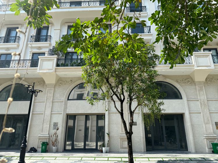 Mặt tiền shophouse phố Royal Vạn Phúc City 7x20m, hầm và 5 tầng