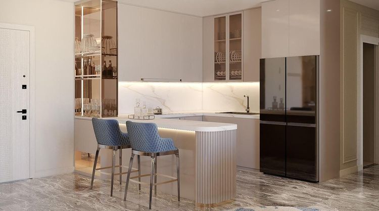 Phối cảnh bếp chữ L căn hộ nhỏ Neoclassic với quầy bar chân lam sọc có đèn hắt và 2 ghế bar bọc nỉ xanh dương