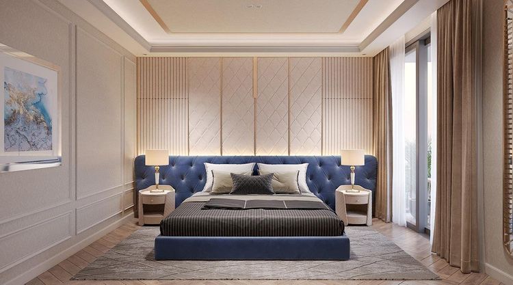 Phối cảnh phòng ngủ Neoclassic giường bọc nhung xanh navy chần nút, vách đầu giường ốp nệm kẻ trám tông be và tường phào chỉ